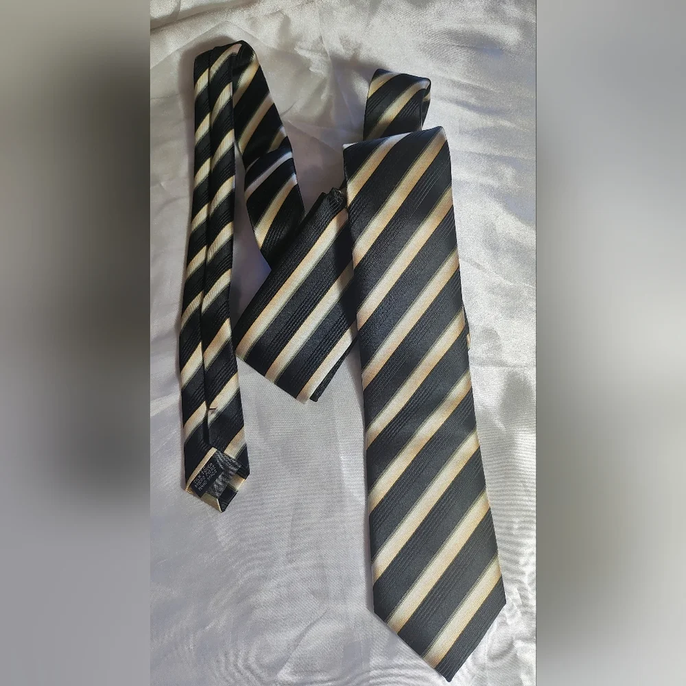 Retro Black and Gold Diagonal Striped Tie. New.. - Picture 7 of 7
